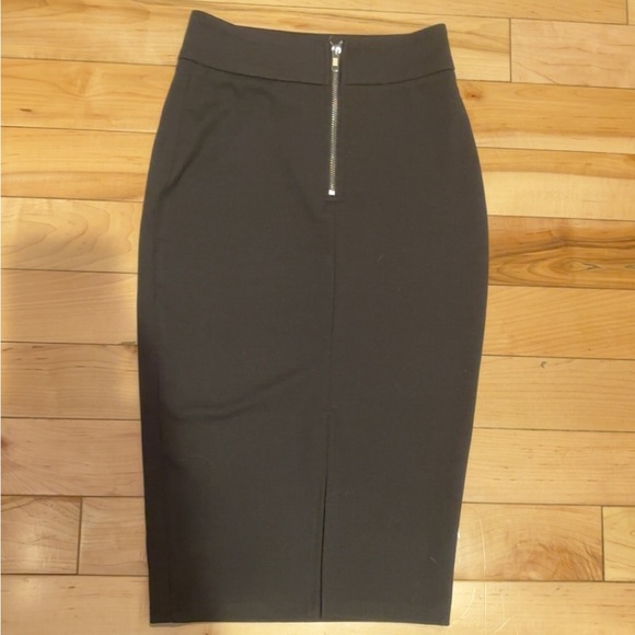 TOBI BLACK MIDI SKIRT - Picture 3 of 3